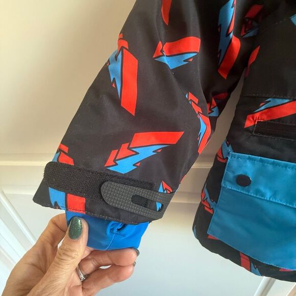 NWT Stella McCartney Kids' Lightning Bolt-print Ski Jacket.  Size 5 - Picture 3 of 16